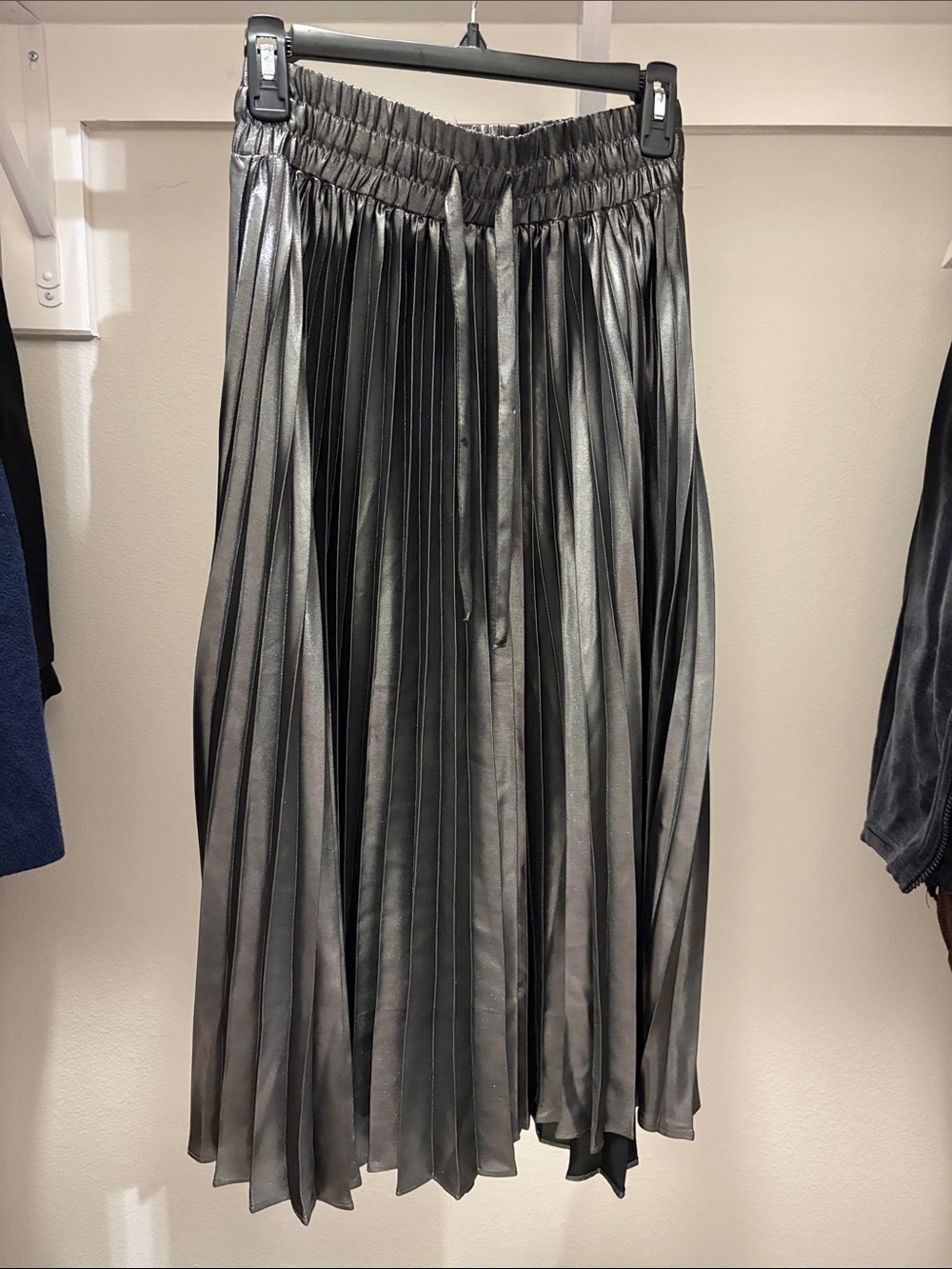 Metallic Pleated Midi Skirt - Silver Shimmer